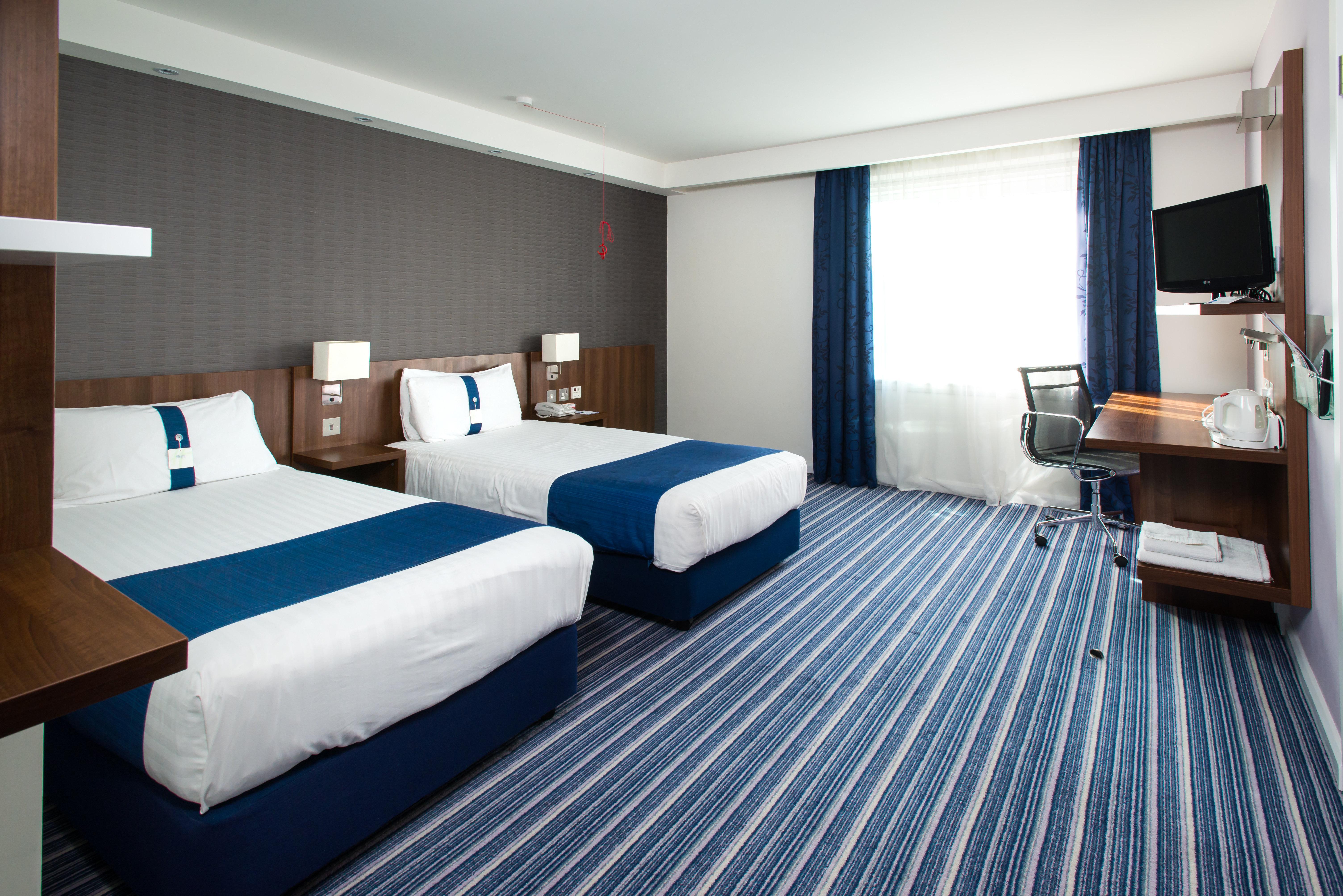 Holiday Inn Express Cambridge Duxford M11 Jct 10 By Ihg Exterior foto
