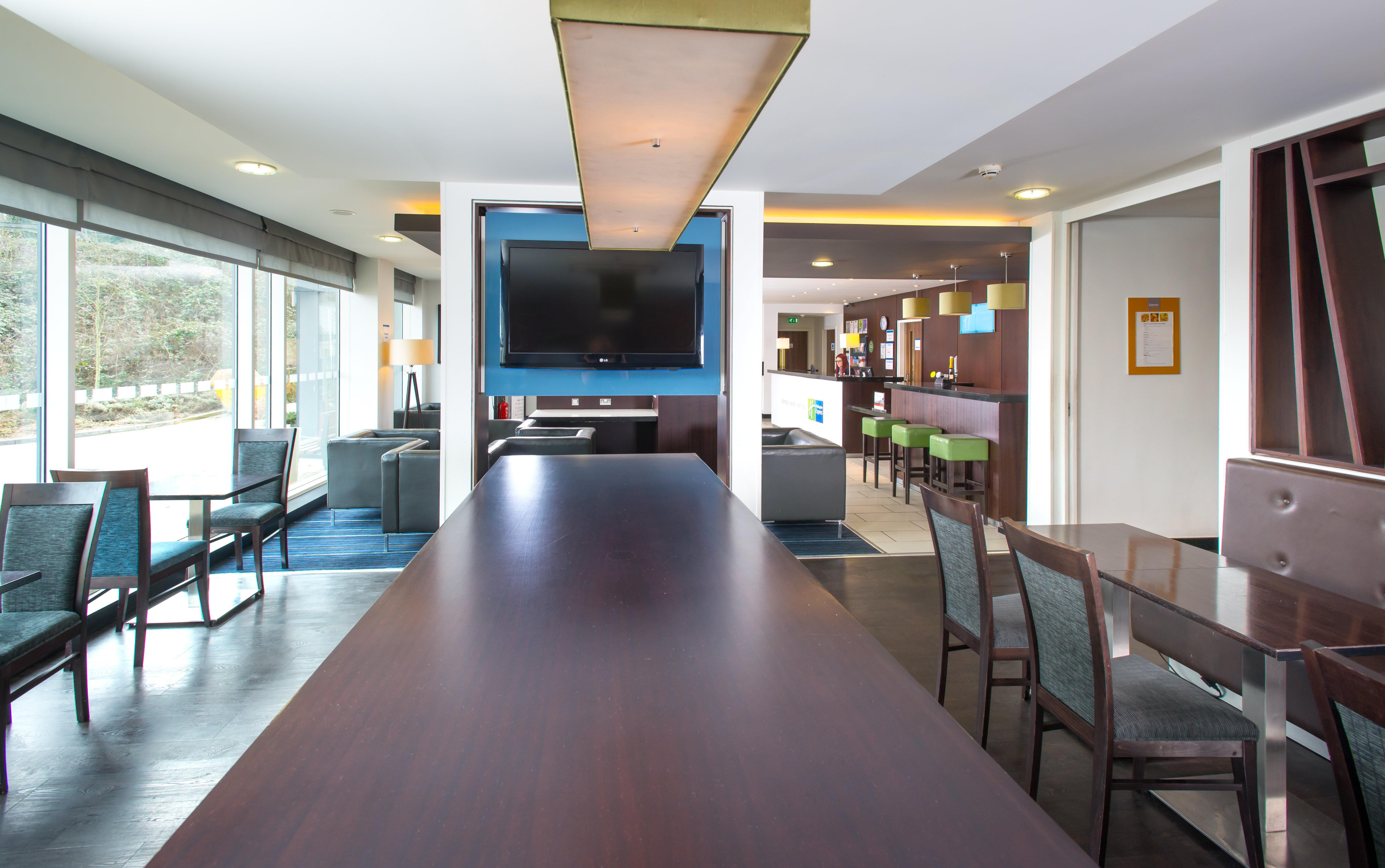 Holiday Inn Express Cambridge Duxford M11 Jct 10 By Ihg Exterior foto
